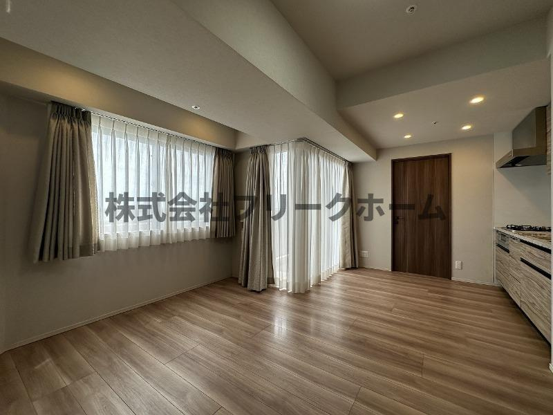 三鷹市下連雀４丁目の賃貸マンションの居間・リビング