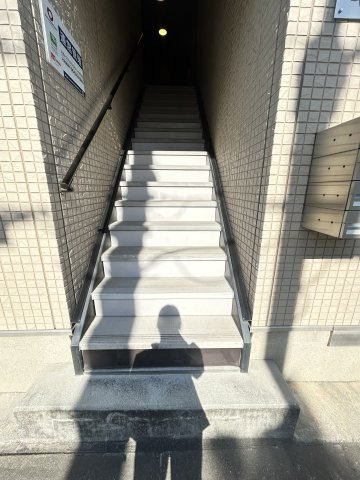 GARNETのエントランス|ゆとりのあるエントランスです