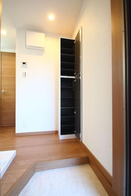 ＴＨＥ　ＩＴＡＢＡＳＨＩ　ＨＯＵＳＥの玄関
