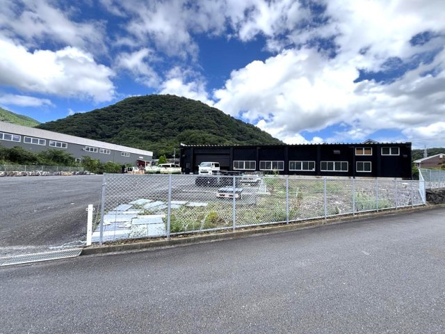 伊東市荻　店舗や工場に最適な大型物件の外観|南西側