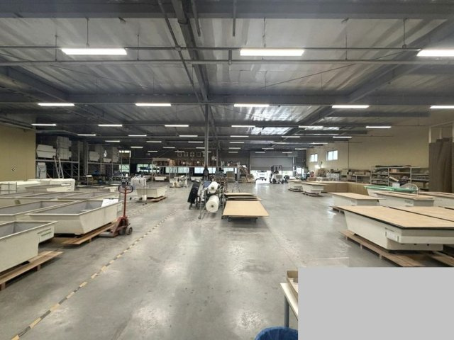 伊東市荻　店舗や工場に最適な大型物件の内装|現況工場　北側からの写真