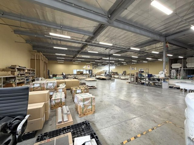伊東市荻　店舗や工場に最適な大型物件の内装|南西側からの写真