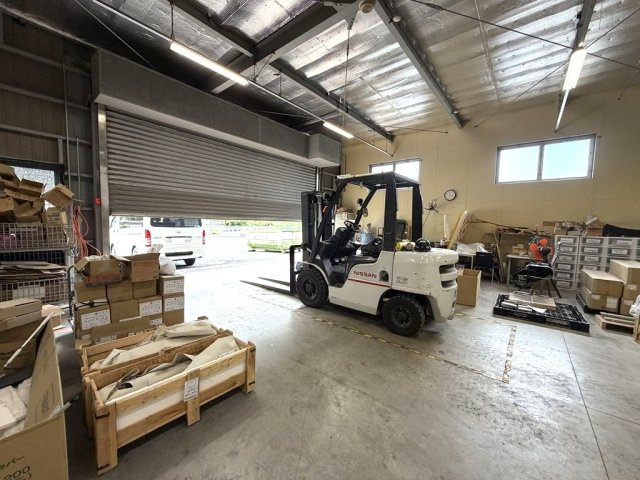 伊東市荻　店舗や工場に最適な大型物件のその他|南西側から荷物の搬入搬出が可能。
