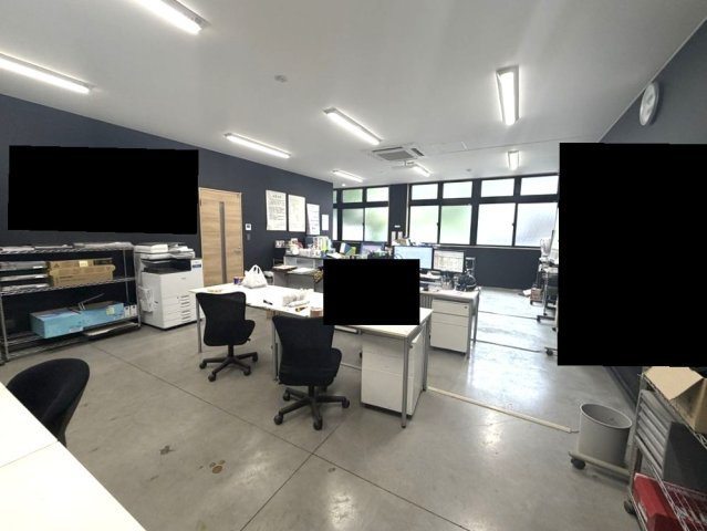 伊東市荻　店舗や工場に最適な大型物件の洋室|北側の事務所内