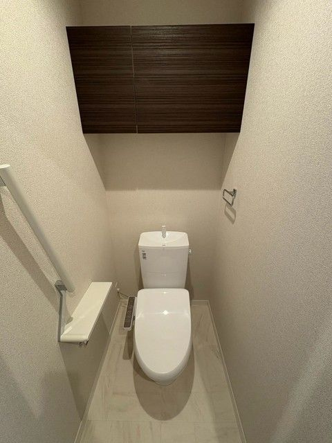 ジャンダルムのトイレ|落ち着いた色調のトイレです