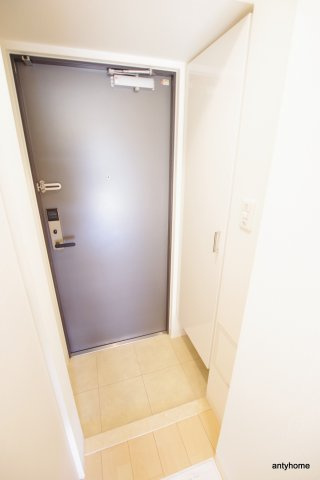 エスリード江坂江の木町　仲介手数料無料の玄関