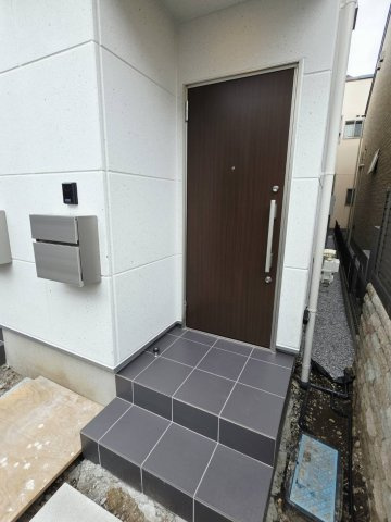 大和町１丁目貸家のエントランス