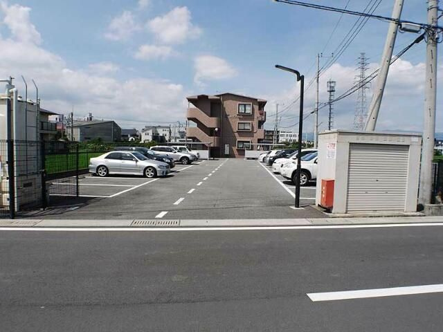 ハイブリッジの駐車場