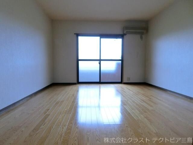 ハイブリッジの居間・リビング