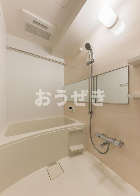 エストゥルース横濱吉野町の浴室