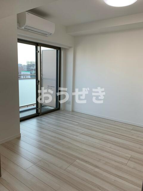 エストゥルース横濱吉野町の居間・リビング