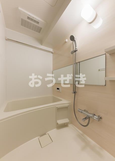 エストゥルース横濱吉野町の浴室
