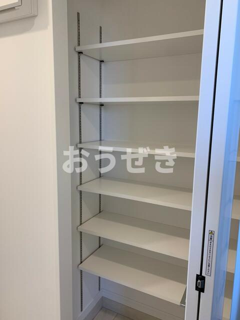 エストゥルース横濱吉野町の収納