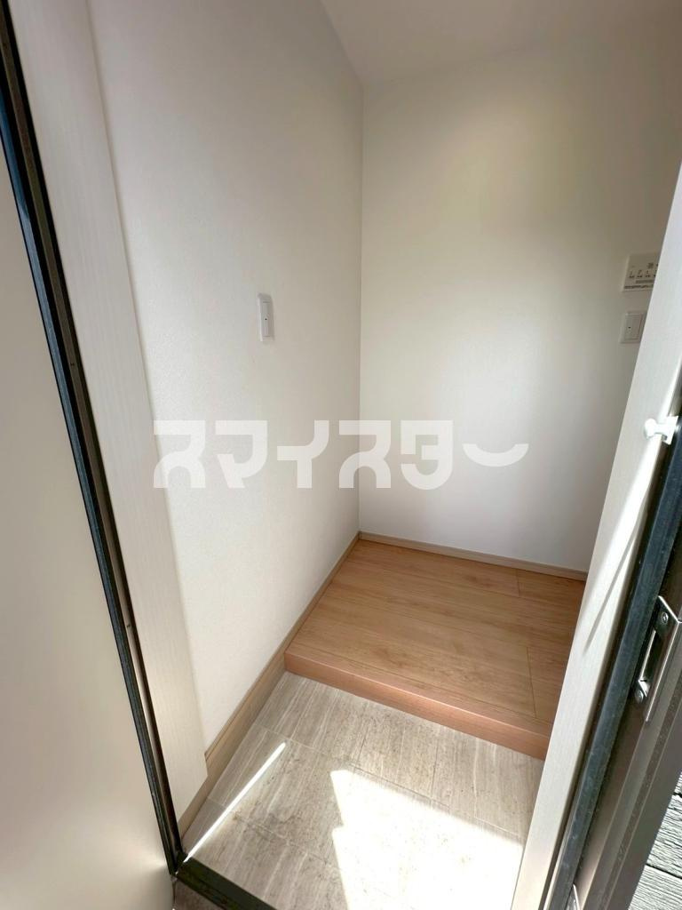 狭山市大字水野のアパートの玄関