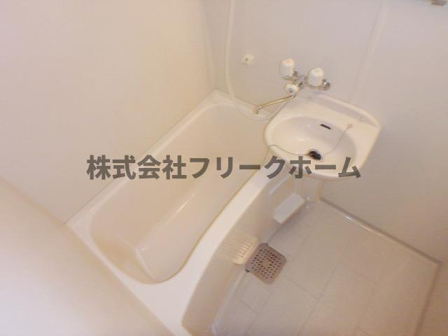 小金井市本町６丁目の賃貸マンションの浴室