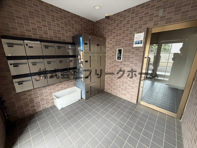 小金井市本町６丁目の賃貸マンションのエントランス