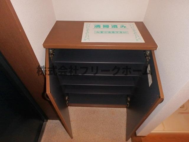 小金井市本町６丁目の賃貸マンションの玄関