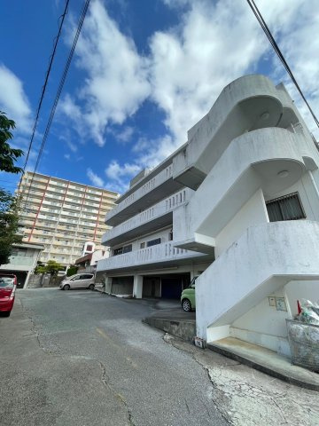 メゾン寿の駐車場