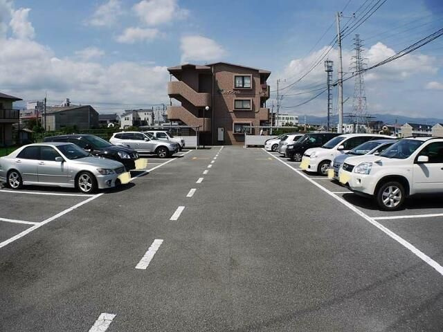 ハイブリッジの駐車場
