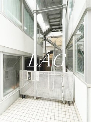 【エントランス】 | Ｍｏｎ－ｎａｋａ　Ａｐａｒｔｍｅｎｔ　Ｔｅｒｒａｃｅ | エントランスです。