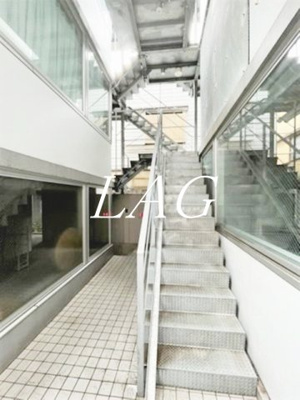 【その他共用部分】 | Ｍｏｎ－ｎａｋａ　Ａｐａｒｔｍｅｎｔ　Ｔｅｒｒａｃｅ | 共有階段です。