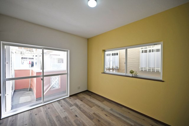尼崎市東難波町4丁目中古戸建│4LDK+駐車1台可の子供部屋|-洋室6帖(2F)-
子ども部屋に適した広さがあり、学習机やベッドもゆったりとレイアウトできます。