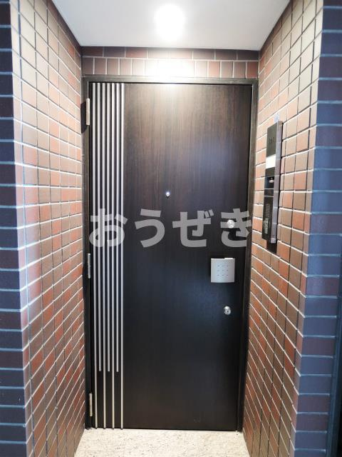 エクセル東神奈川の玄関