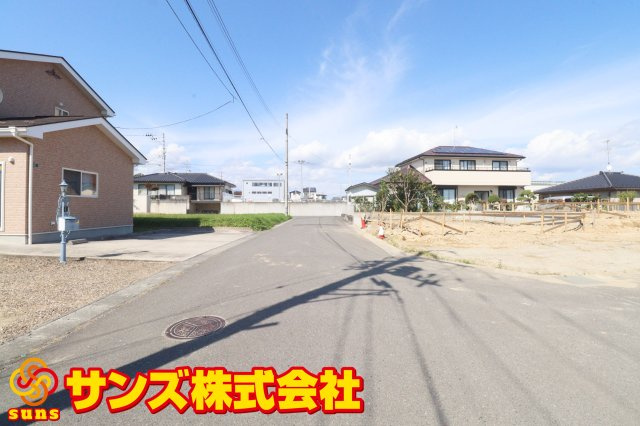 郡山市富田西６丁目　　　１号棟　　富田小学校、富田中学区の外観|東側前面道路