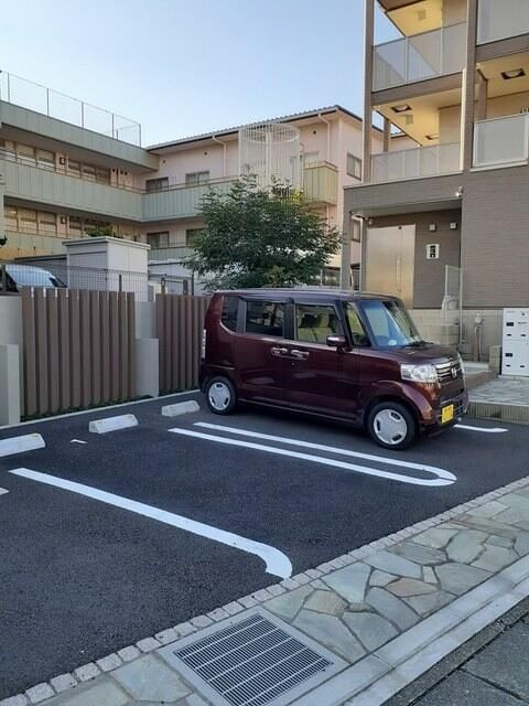スプレッド与野の駐車場