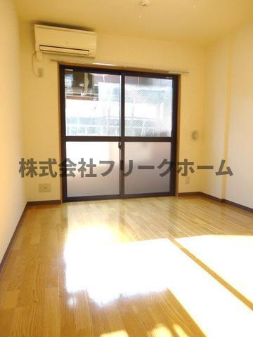 武蔵野市吉祥寺南町２丁目の賃貸マンションの居間・リビング