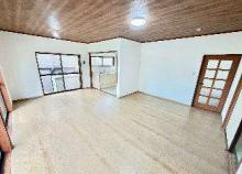東松山市旗立台　中古売戸建の居間・リビング