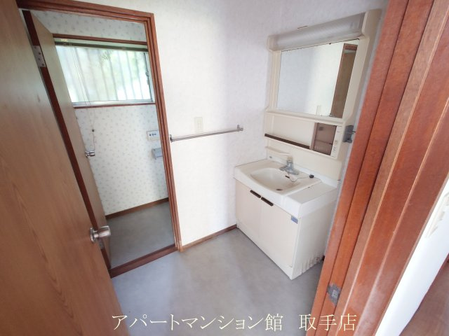 利根町布川戸建の独立洗面台