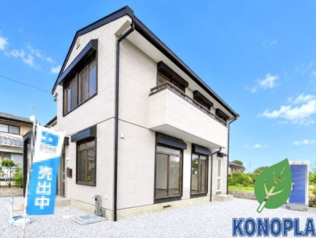 【中古戸建】安中市松井田人見の外観|■外観｜外壁のアクセントカラーがシックな外観です。シンプルなデザインでありながらも「個性」を損なわず、お客様一人ひとりの暮らし方にフィットします。