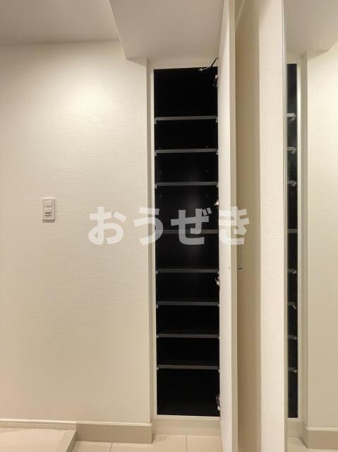 スカイコートパレス西横浜の収納|シューズBOX