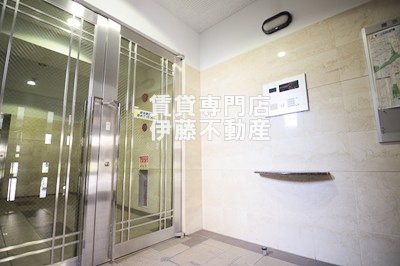ITOH弐番館のエントランス