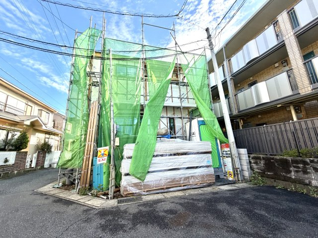 越谷市大里9期１号棟ケイアイグレース　新築戸建の外観|耐震金物で補強された強固な構造部分。家族の安全を守る構造の強さを間近でチェックできるチャンスです。