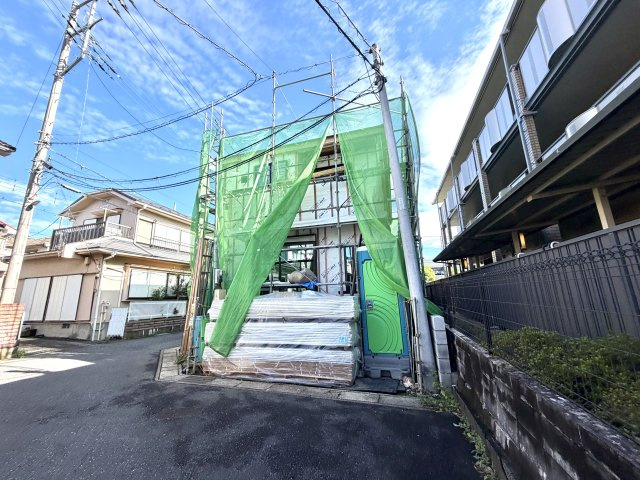 越谷市大里9期１号棟ケイアイグレース　新築戸建の外観|耐震金物で補強された強固な構造部分。家族の安全を守る構造の強さを間近でチェックできるチャンスです。