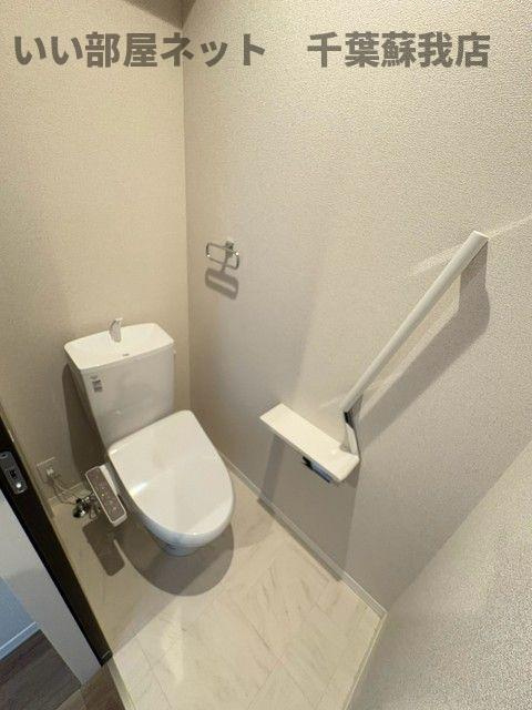 ジャンダルムのトイレ|落ち着いた色調のトイレです