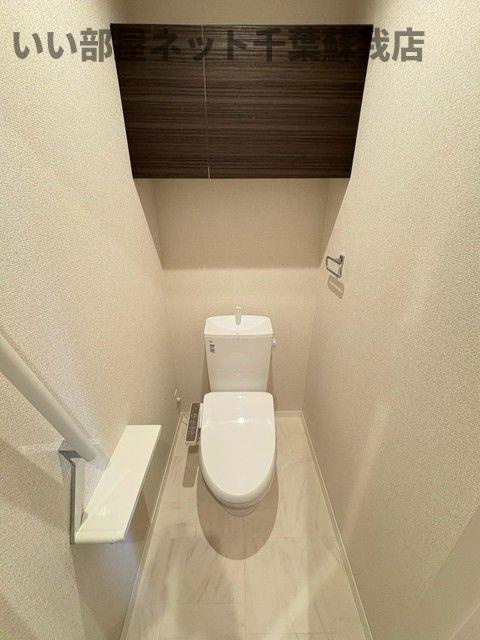 ジャンダルムのトイレ|落ち着いた色調のトイレです