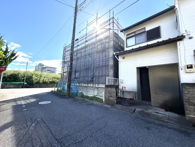 越谷市弥栄町２０期１号棟ケイアイグレース　新築戸建の外観|筋かいや金物が適切に配置された頑丈な骨組み。構造の健全性をしっかり確認していただけるタイミングです。