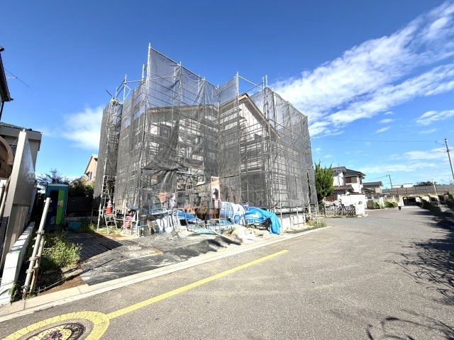越谷市弥栄町２０期１号棟ケイアイグレース　新築戸建の外観|角地ならではの圧倒的な開放感と採光性が魅力。隣家との密着感が少なく、プライバシーも確保しやすいです。
