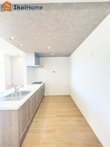 明石市船上町　全1棟　新築戸建の居間・リビング|◆同仕様写真◆広々としたLDKは開放感があり、大型家具を設置しても圧迫感がありません。