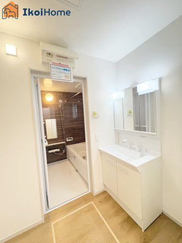 明石市船上町　全1棟　新築戸建のキッチン|◆同仕様写真◆キッチン同色カップボードご依頼を受けることが多いです。地震に強くスッキリとおしゃれです