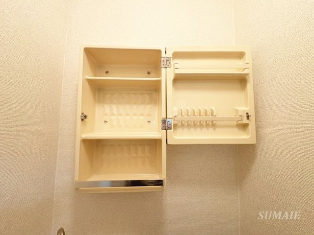 横山マンションの収納|トイレの上にも収納スペースがあります☆