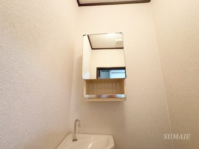 横山マンションのその他|トイレに鏡がついています☆
