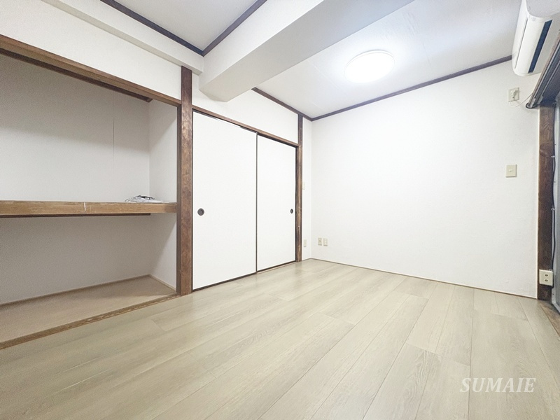 横山マンションの居間・リビング|別角度から見た洋室です☆