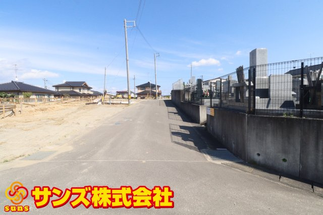 郡山市富田西６丁目　　　3号棟　　富田小学校、富田中学区の外観|南側前面道路