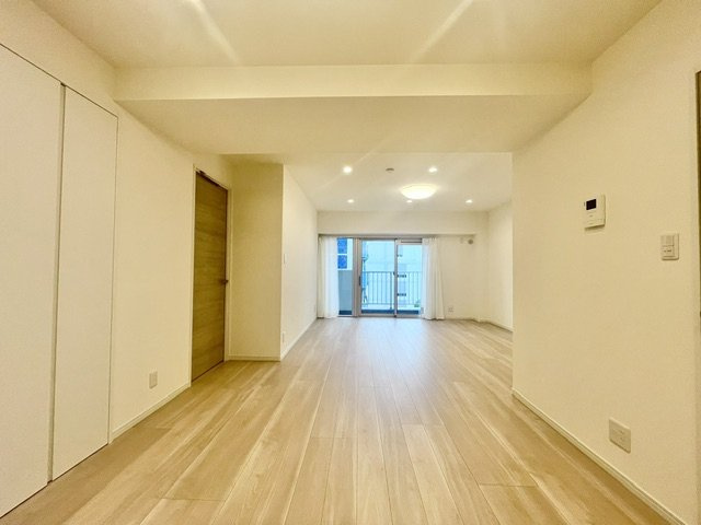 越中島三丁目ハイツ（7階部分）／仲介手数料無料／新規フルリノベーションの居間・リビング
