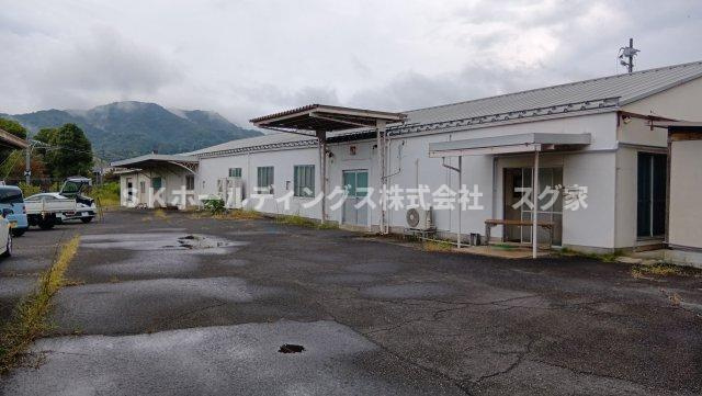 舞鶴市南田辺事業用物件の駐車場