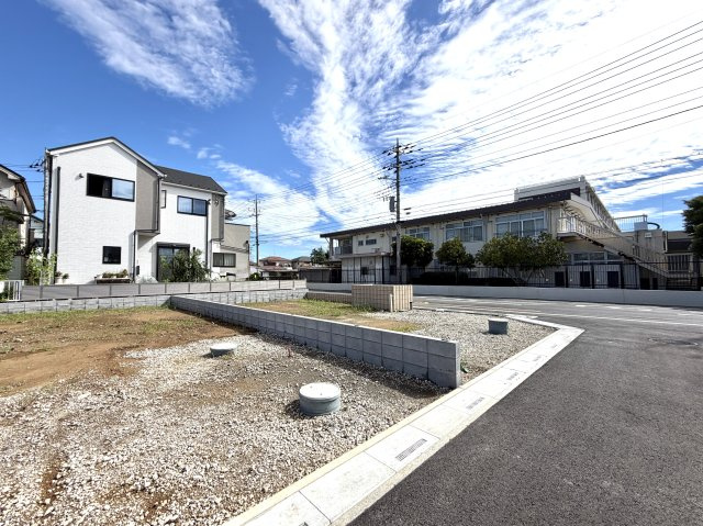 越谷市大泊第１０　１号棟リーブルガーデン新築戸建の外観|夢のマイホームがここに誕生します。近隣の雰囲気や生活利便施設の距離感もあわせてご確認いただけます。
